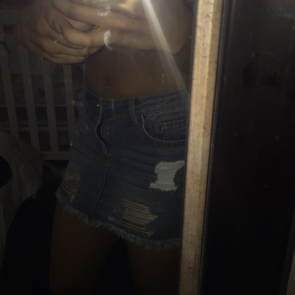Denim ripped skirt 🥰 - Picture 4 of 4